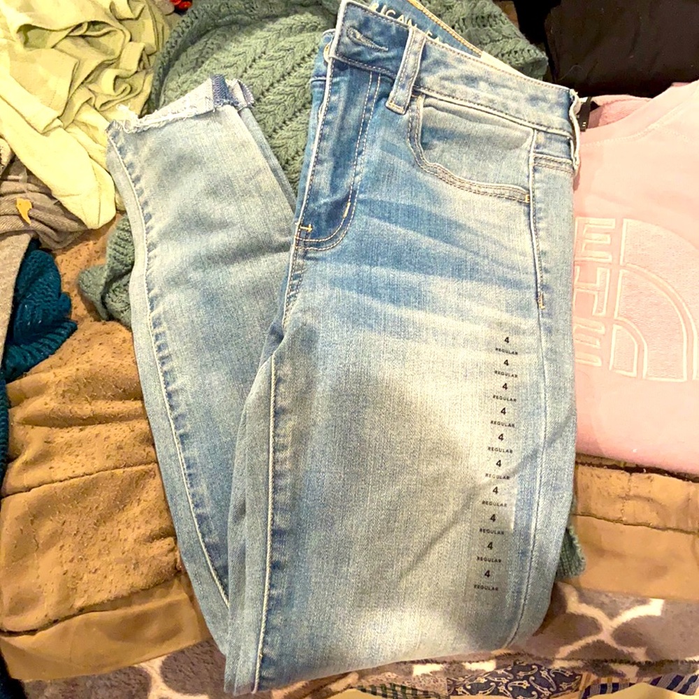 American Eagle hi rise Jegging crop - size 4R NWT